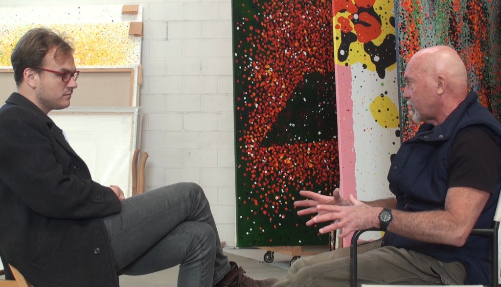 Ferran Garcia Sevilla en un moment de l'entrevista al seu taller.